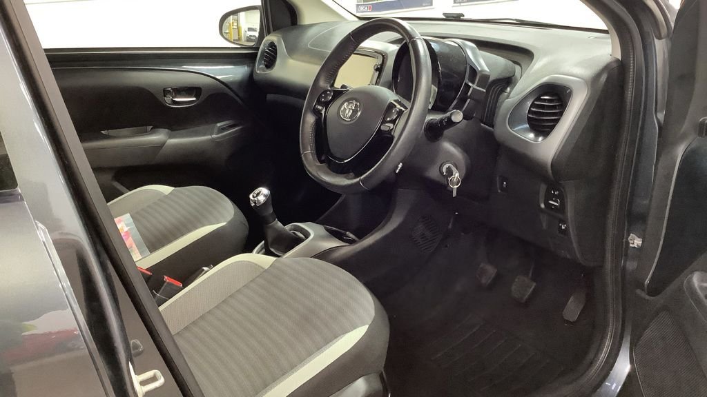 Used Toyota AYGO 2019 for sale - 77302647: Photo 12