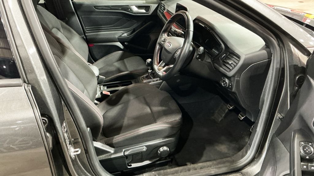 Used Ford Focus 2019 for sale - 76655237: Photo 10