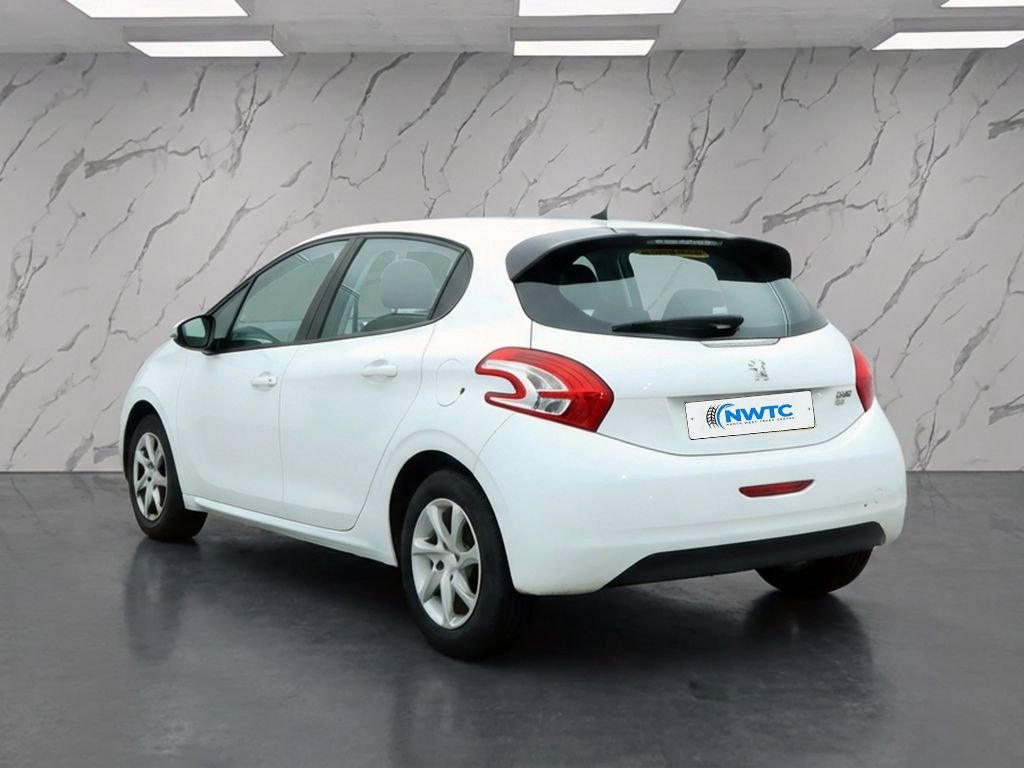 Used Peugeot 208 2015 for sale - 77780415: Photo 4