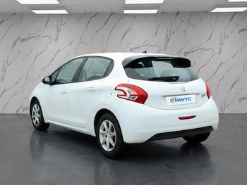 Used Peugeot 208 2015 for sale - 77780415: Photo