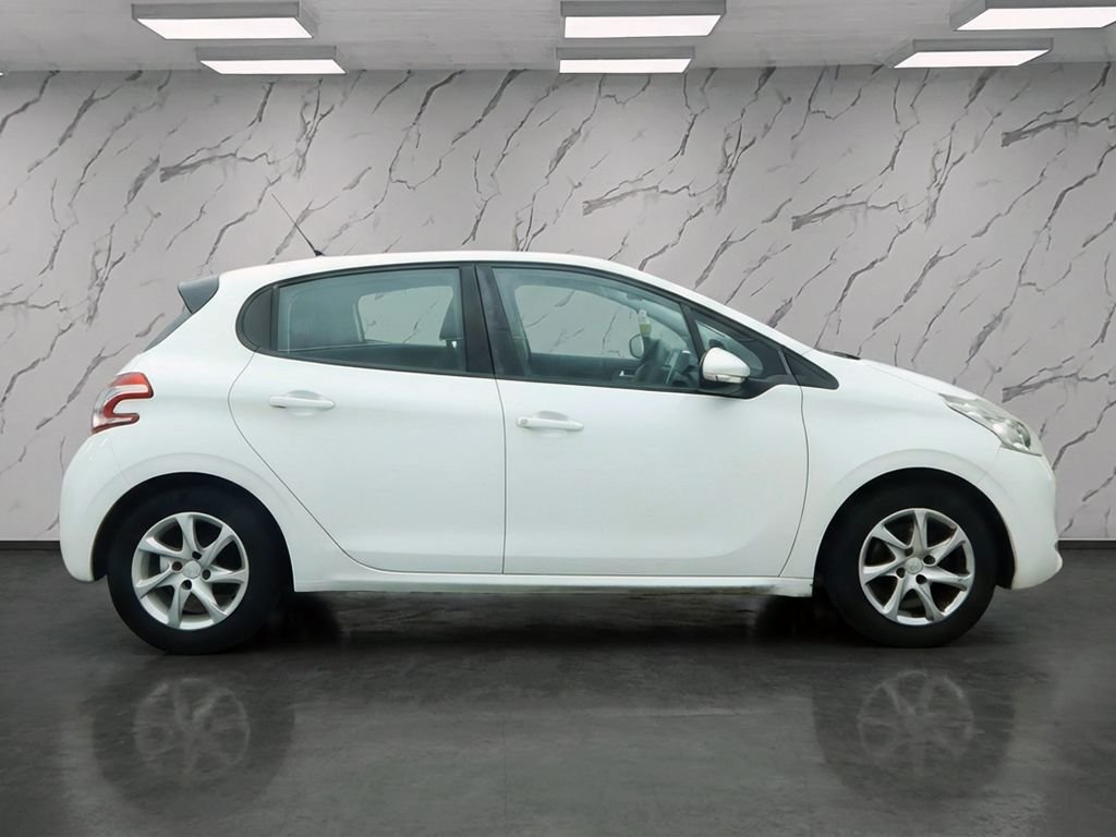 Used Peugeot 208 2015 for sale - 77780415: Photo 6