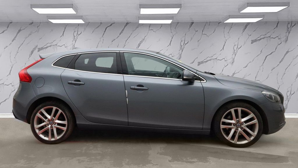 Used Volvo V40 2016 for sale - 77836098: Photo 8