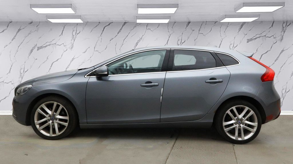 Used Volvo V40 2016 for sale - 77836098: Photo 9