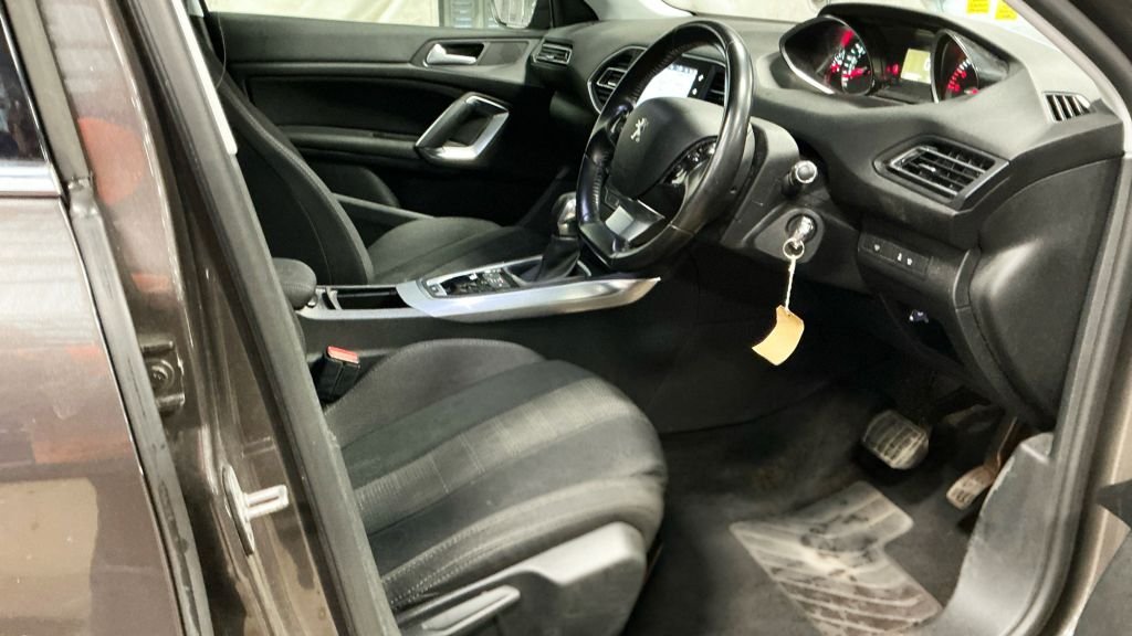 Used Peugeot 308 2016 for sale - 77384194: Photo 12