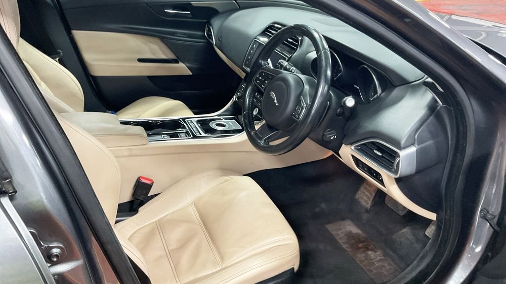 Used Jaguar XE 2015 for sale - 77621172: Photo 12