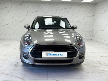 Used MINI Hatch 2018 for sale - 76323431: Photo