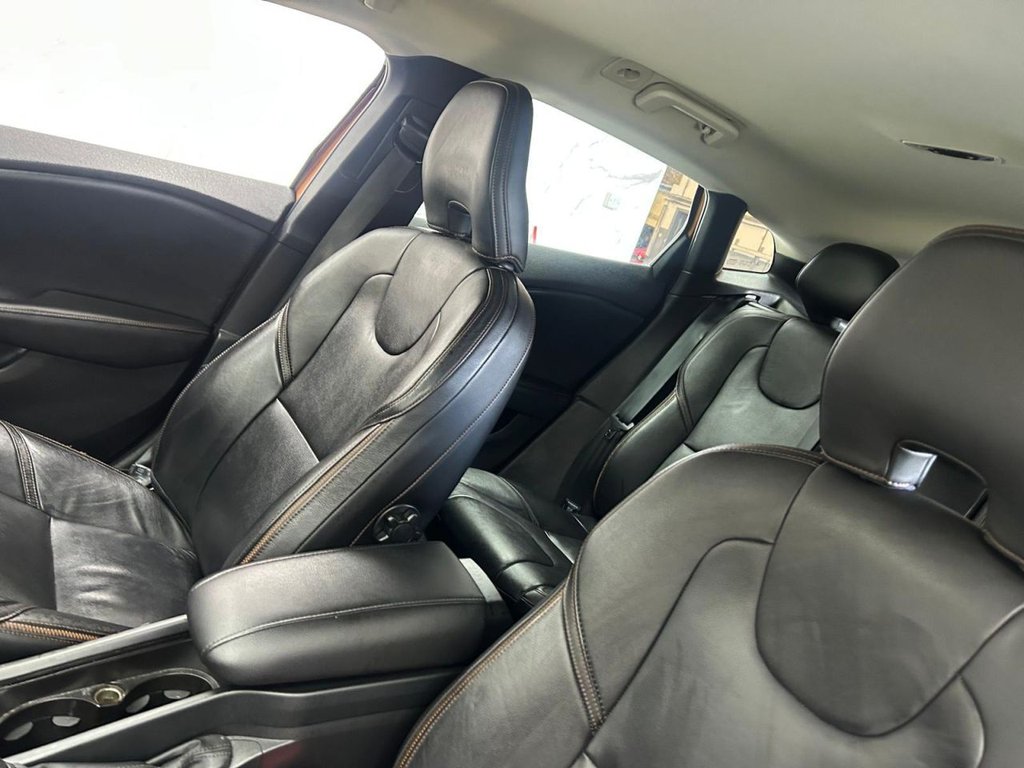 Used Volvo V40 Cross Country 2014 for sale - 78068566: Photo 14