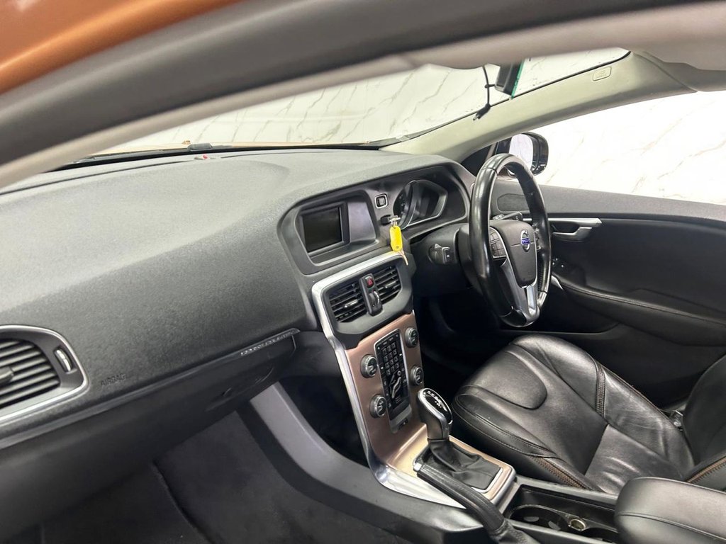 Used Volvo V40 Cross Country 2014 for sale - 78068566: Photo 15