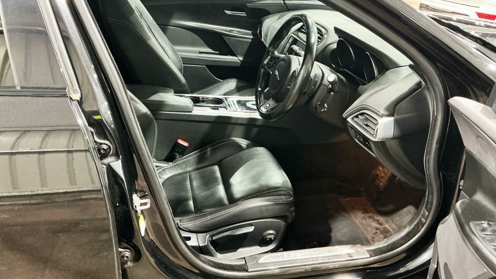 Used Jaguar XE 2015 for sale - 77384178: Photo 12