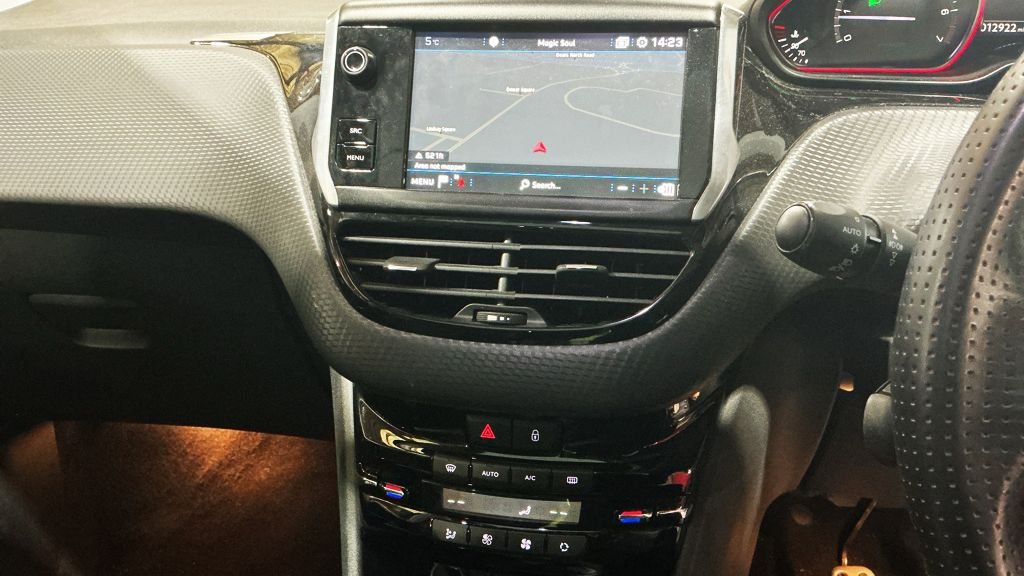 Used Peugeot 2008 2017 for sale - 76686451: Photo 8