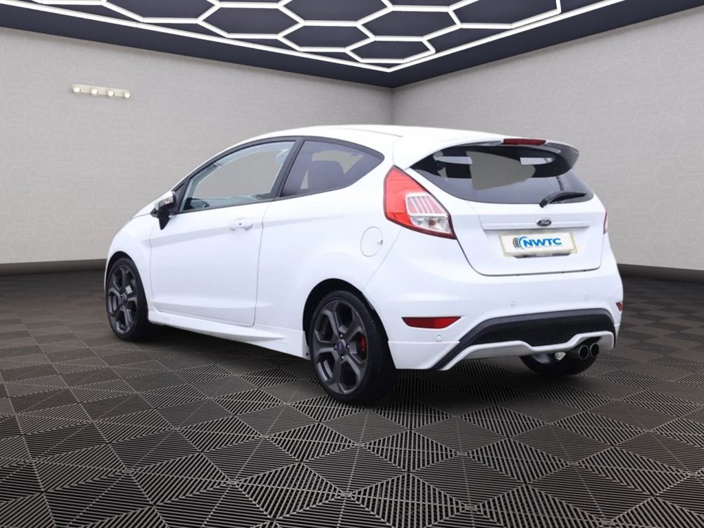 Used Ford Fiesta 2016 for sale - 76132601: Photo 4