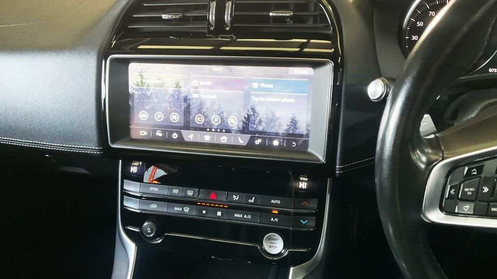 Used Jaguar XE 2018 for sale - 76686590: Photo 8