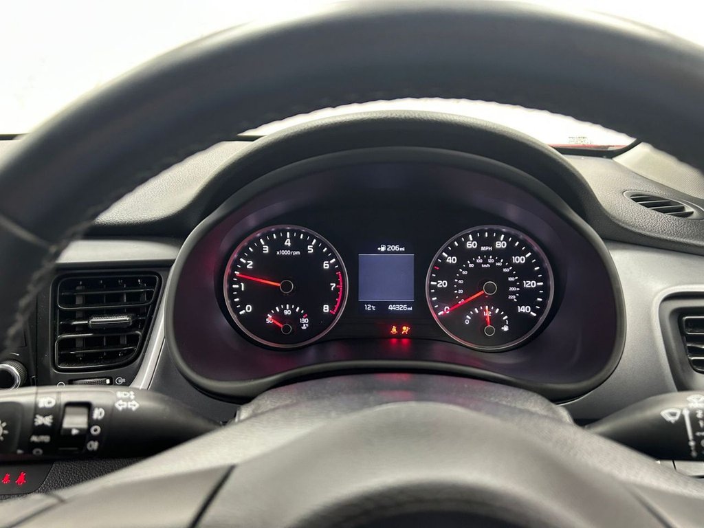 Used Kia Stonic 2018 for sale - 76106212: Photo 16