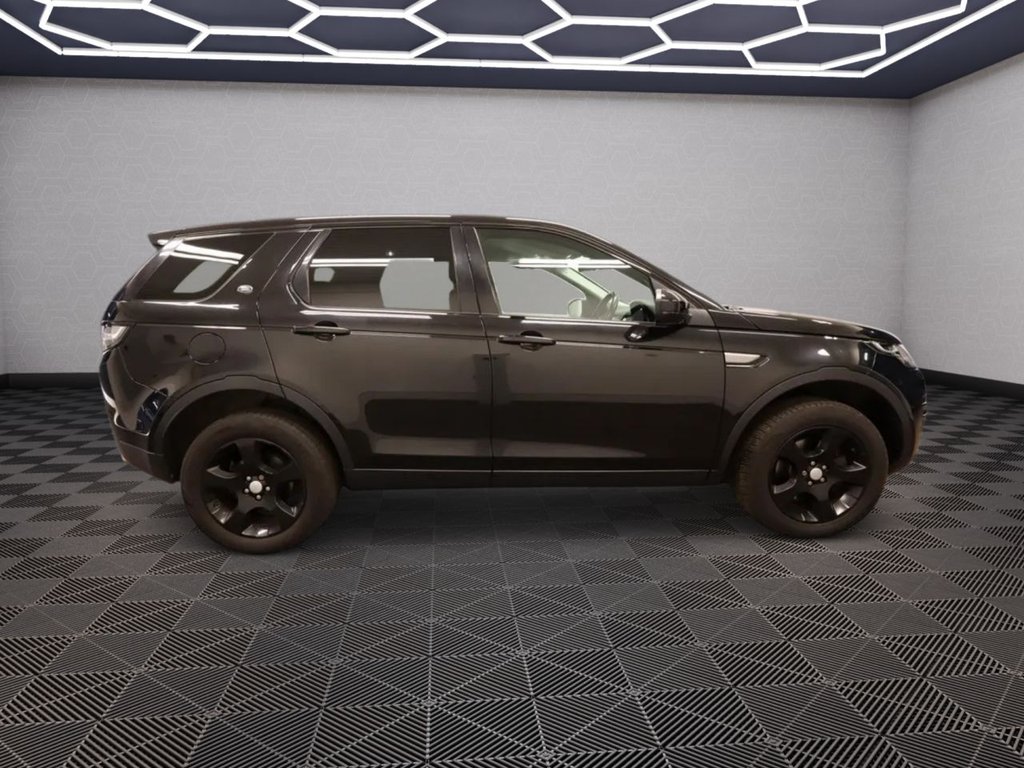 Used Land Rover Discovery Sport 2017 for sale - 76106196: Photo 5