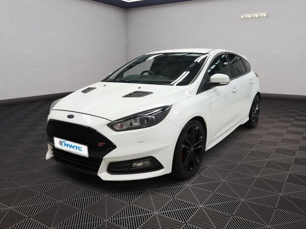 Used Ford Focus 2015 for sale - 76173075: Photo 2