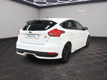 Used Ford Focus 2015 for sale - 76173075: Photo 4