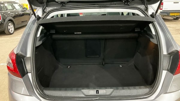 Used Peugeot 308 2019 for sale - 76345750: Photo 12