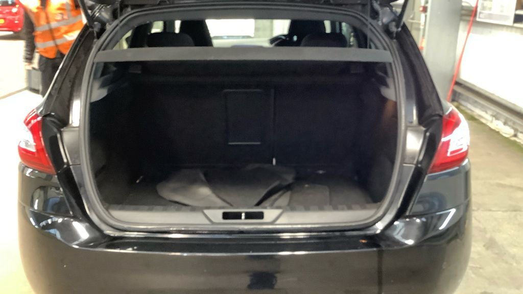 Used Peugeot 308 2017 for sale - 77780024: Photo 14