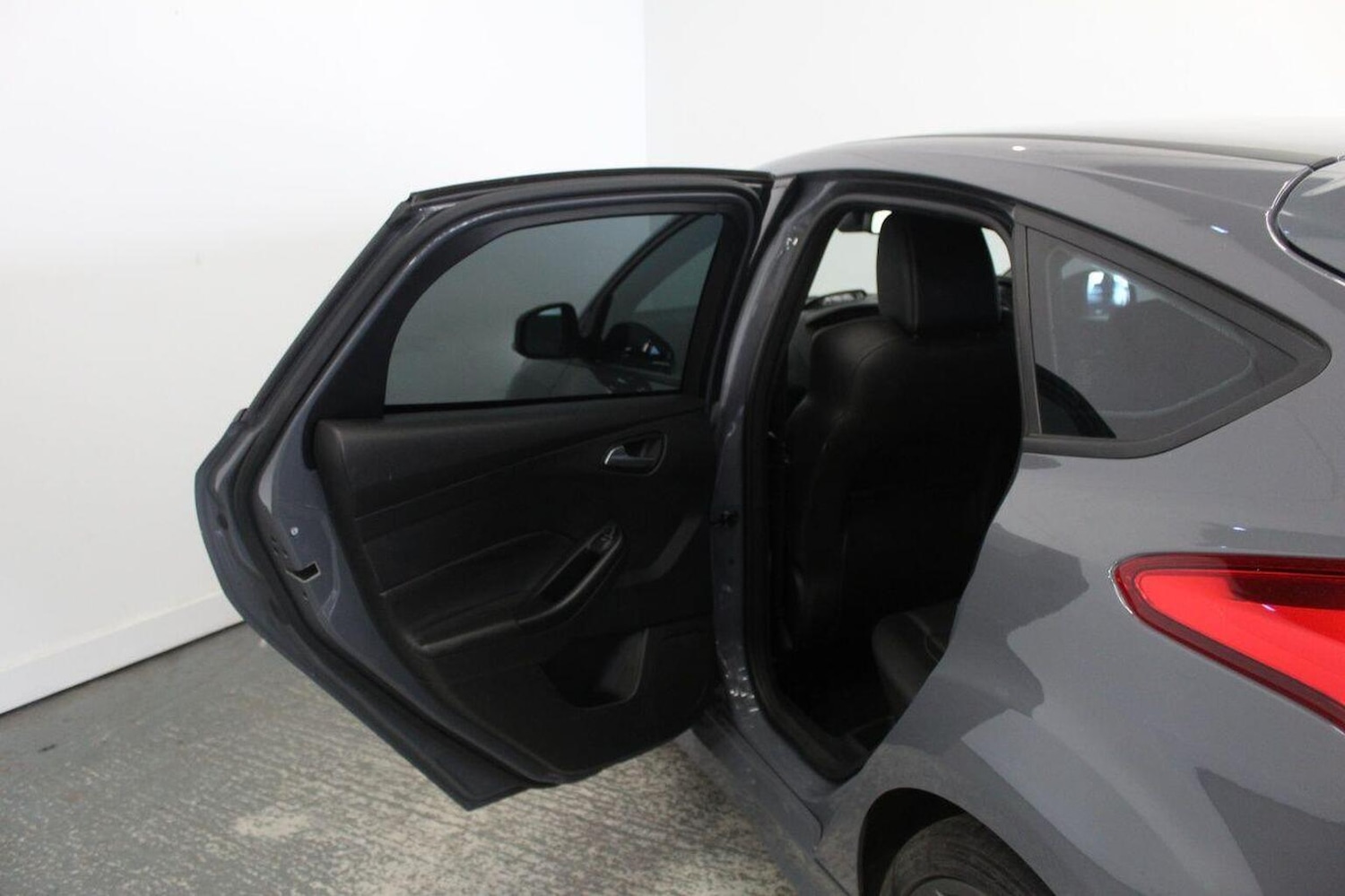 Used Ford Focus 2015 for sale - 76058054: Photo 26
