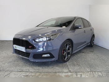 Used Ford Focus 2015 for sale - 76058054: Photo 2