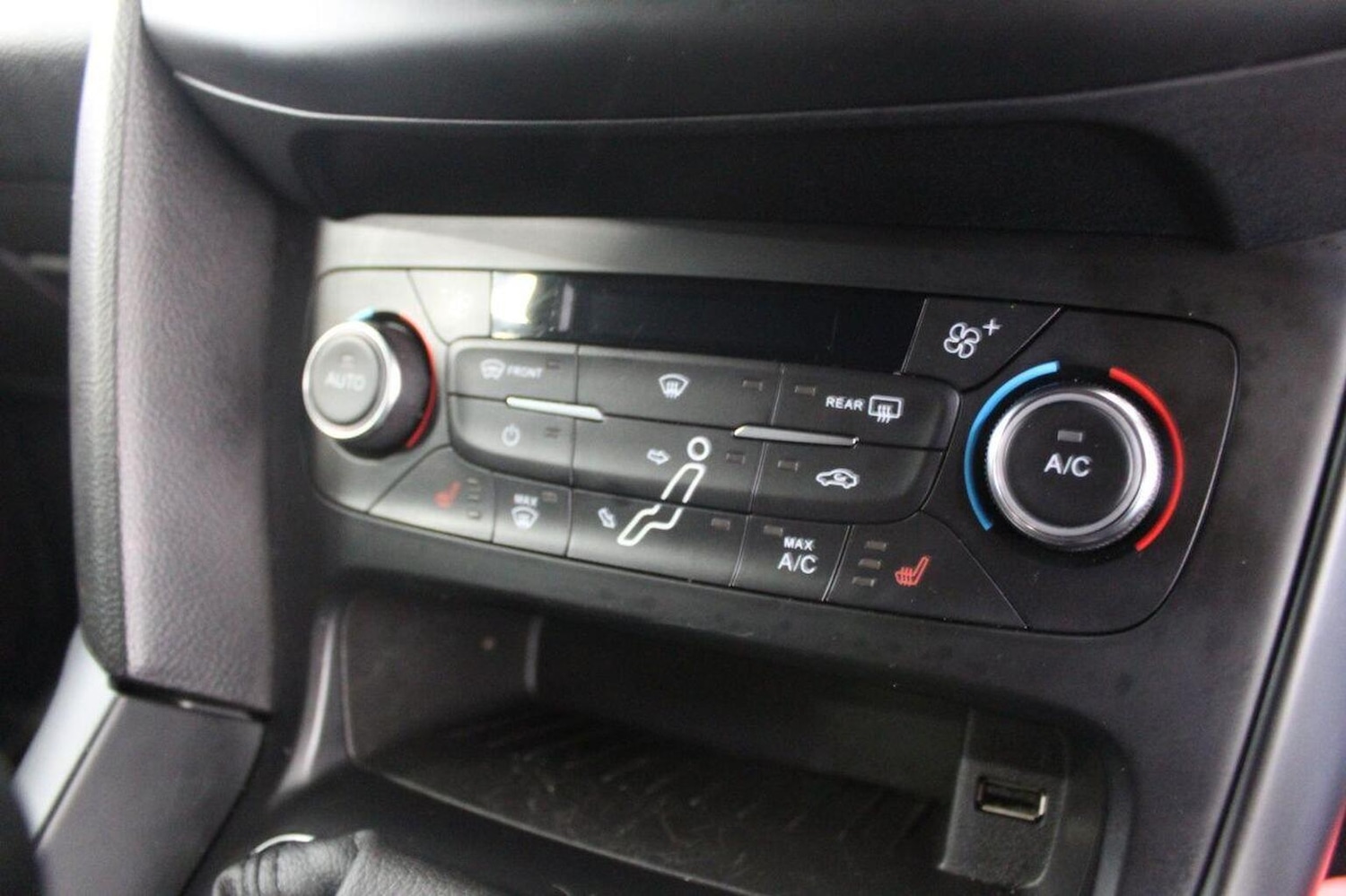 Used Ford Focus 2015 for sale - 76058054: Photo 40