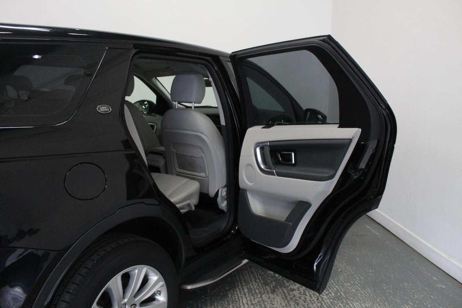 Used Land Rover Discovery Sport 2015 for sale - 76164554: Photo 28