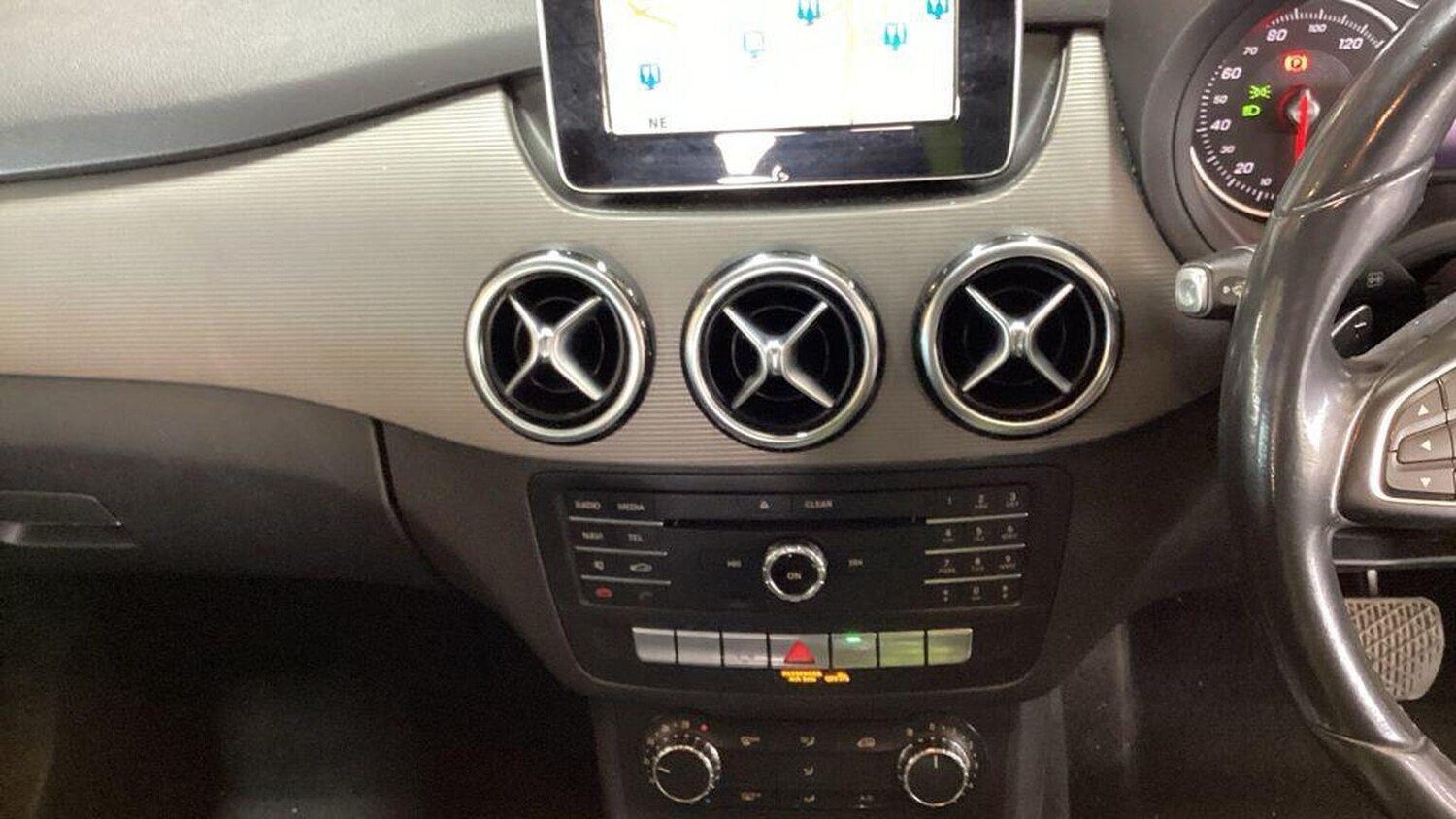 Used Mercedes-Benz B-Class 2015 for sale - 76126370: Photo 16