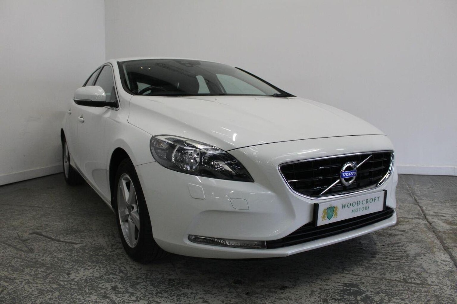 Used Volvo V40 2015 for sale - 76444439: Photo 1