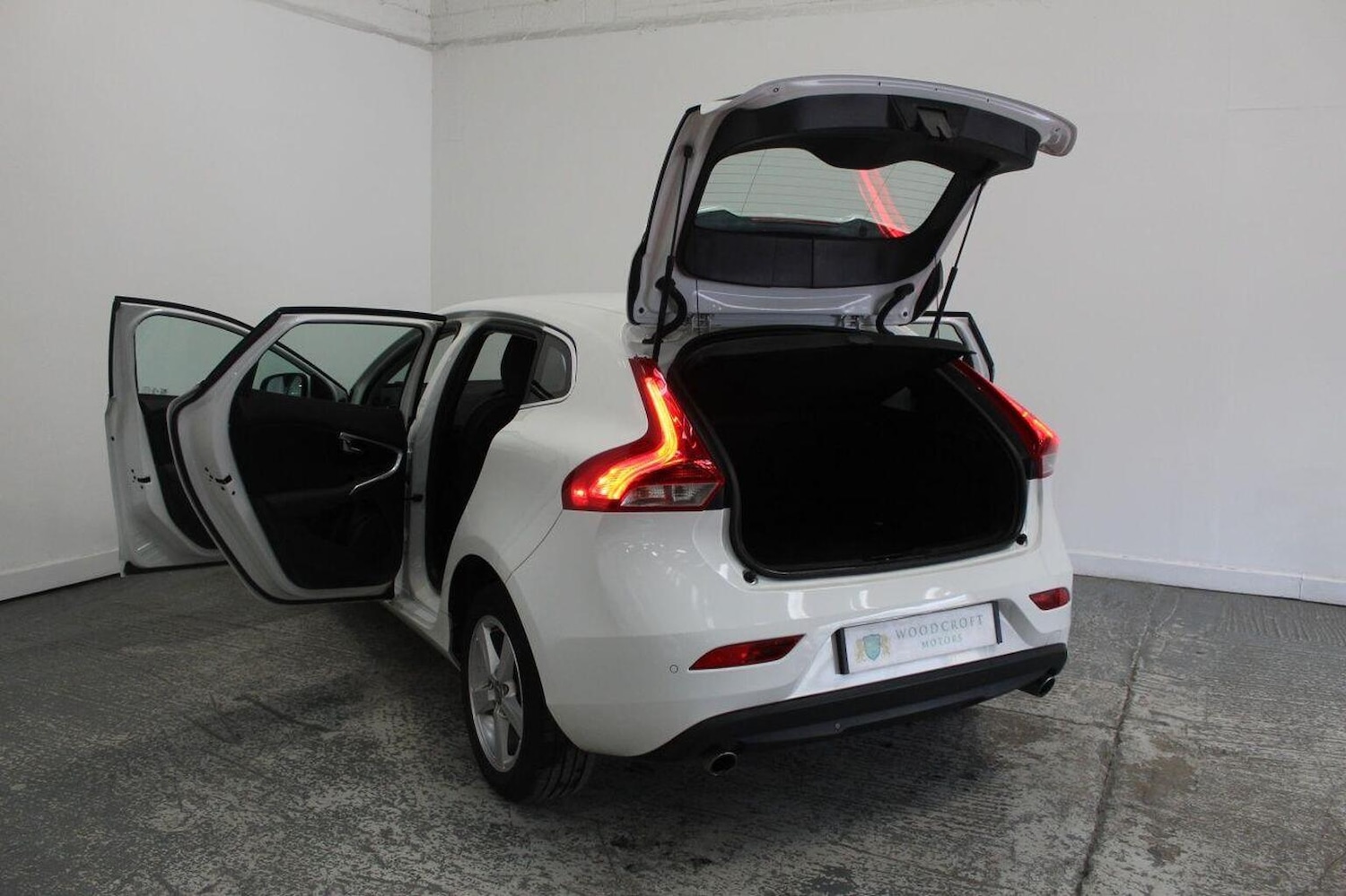 Used Volvo V40 2015 for sale - 76444439: Photo 20