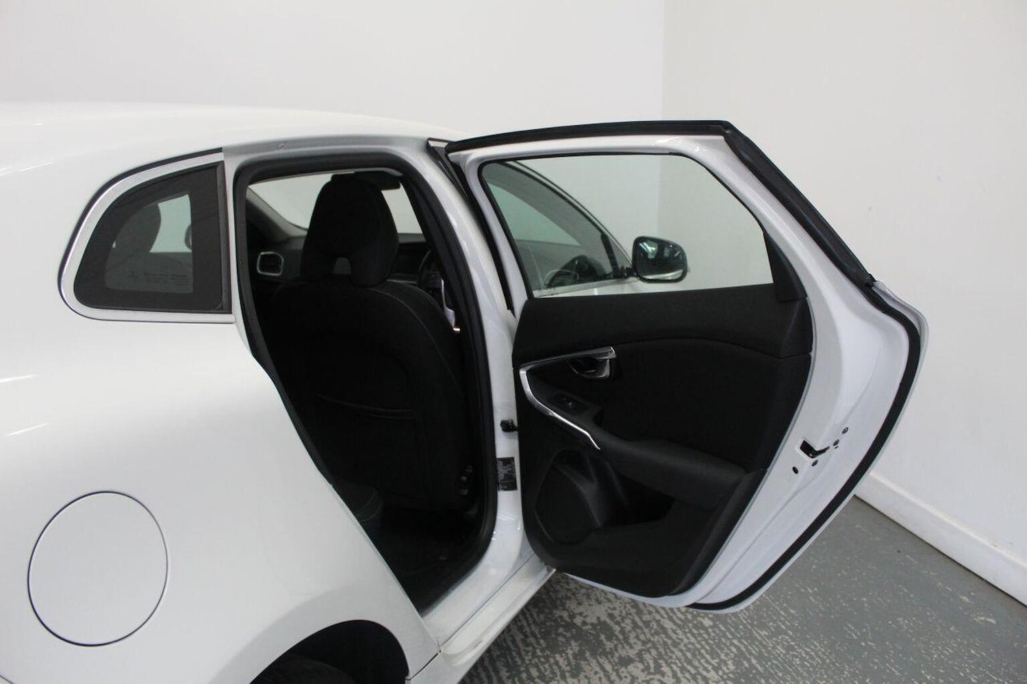 Used Volvo V40 2015 for sale - 76444439: Photo 25