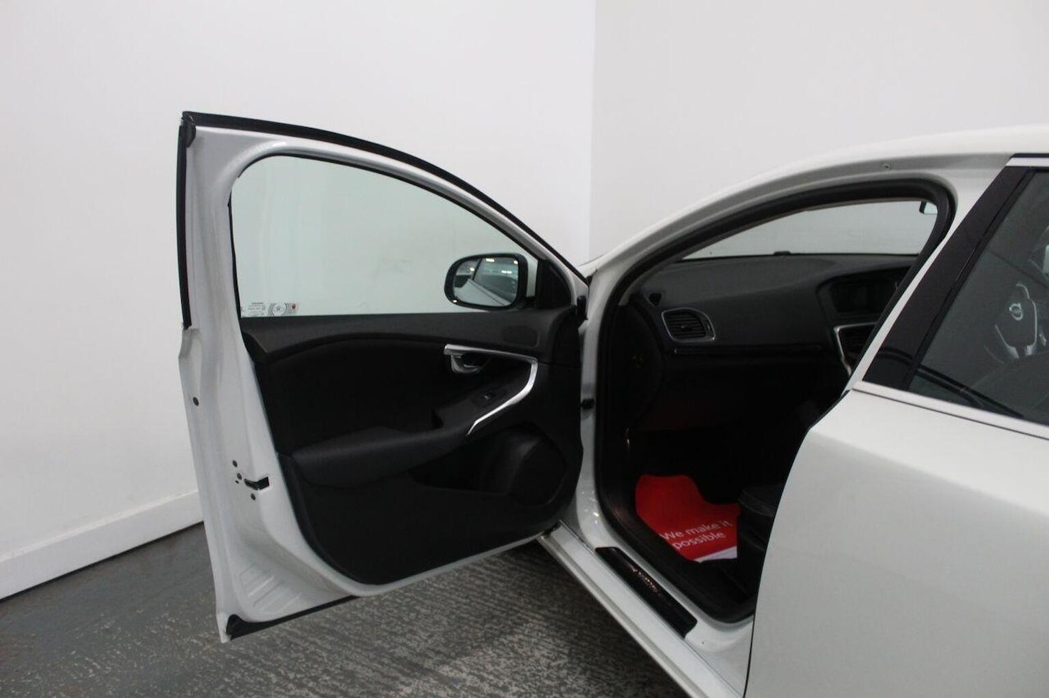 Used Volvo V40 2015 for sale - 76444439: Photo 26