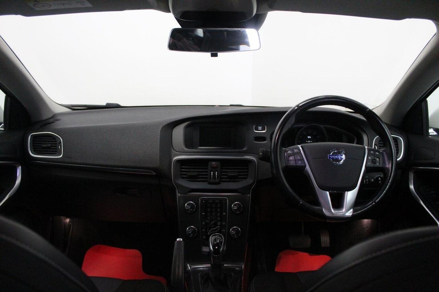 Used Volvo V40 2015 for sale - 76444439: Photo 28