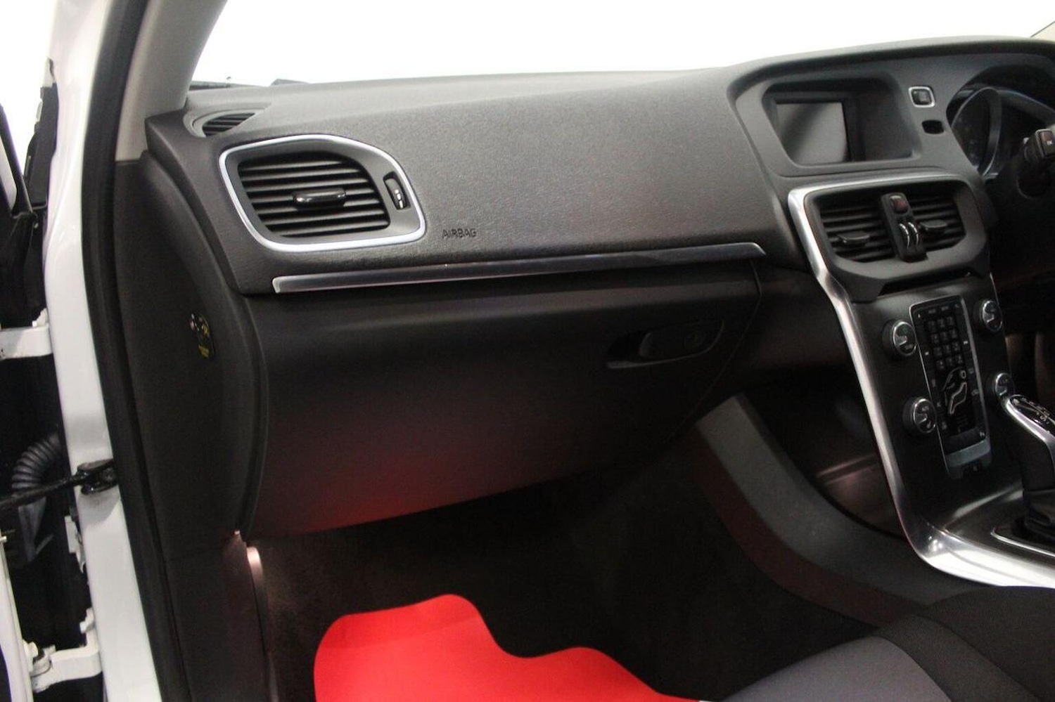 Used Volvo V40 2015 for sale - 76444439: Photo 31