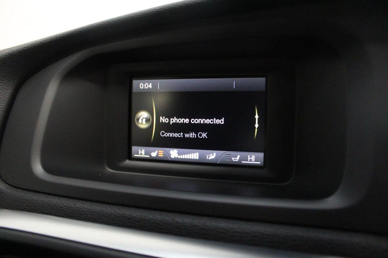 Used Volvo V40 2015 for sale - 76444439: Photo 36