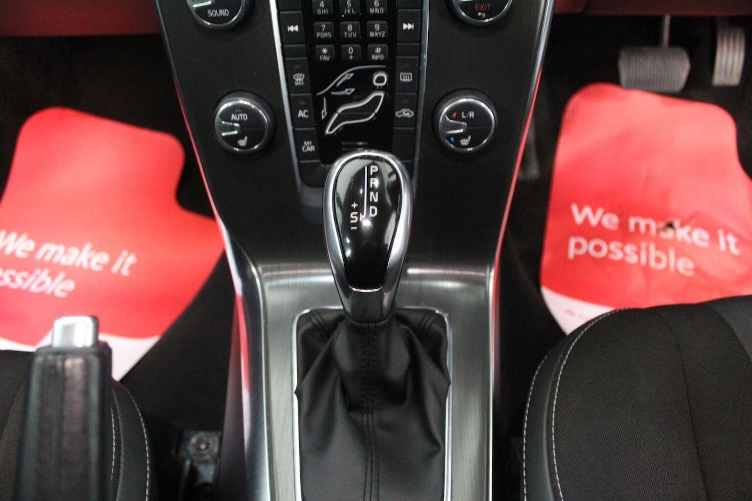 Used Volvo V40 2015 for sale - 76444439: Photo 39