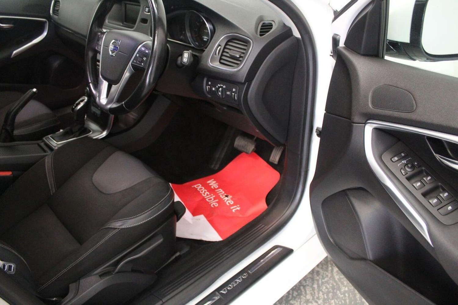 Used Volvo V40 2015 for sale - 76444439: Photo 47