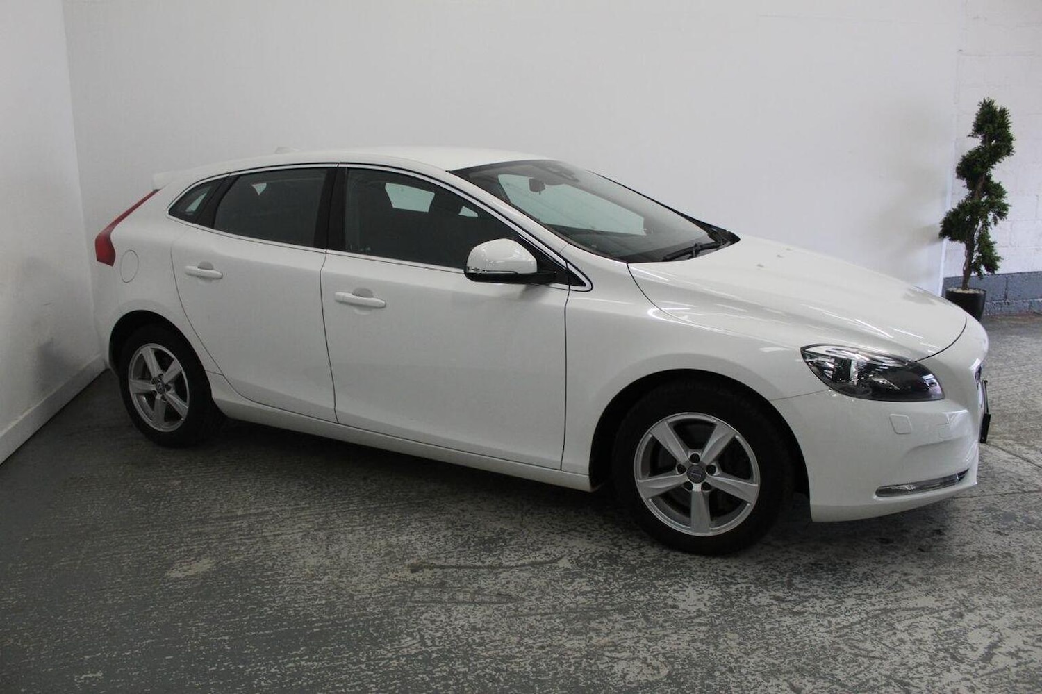 Used Volvo V40 2015 for sale - 76444439: Photo 5
