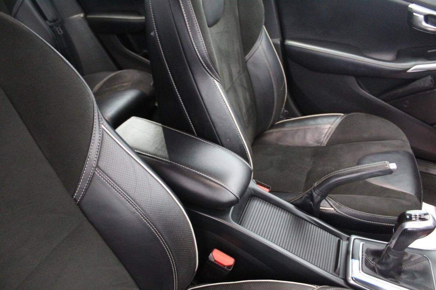 Used Volvo V40 2016 for sale - 78084394: Photo 38