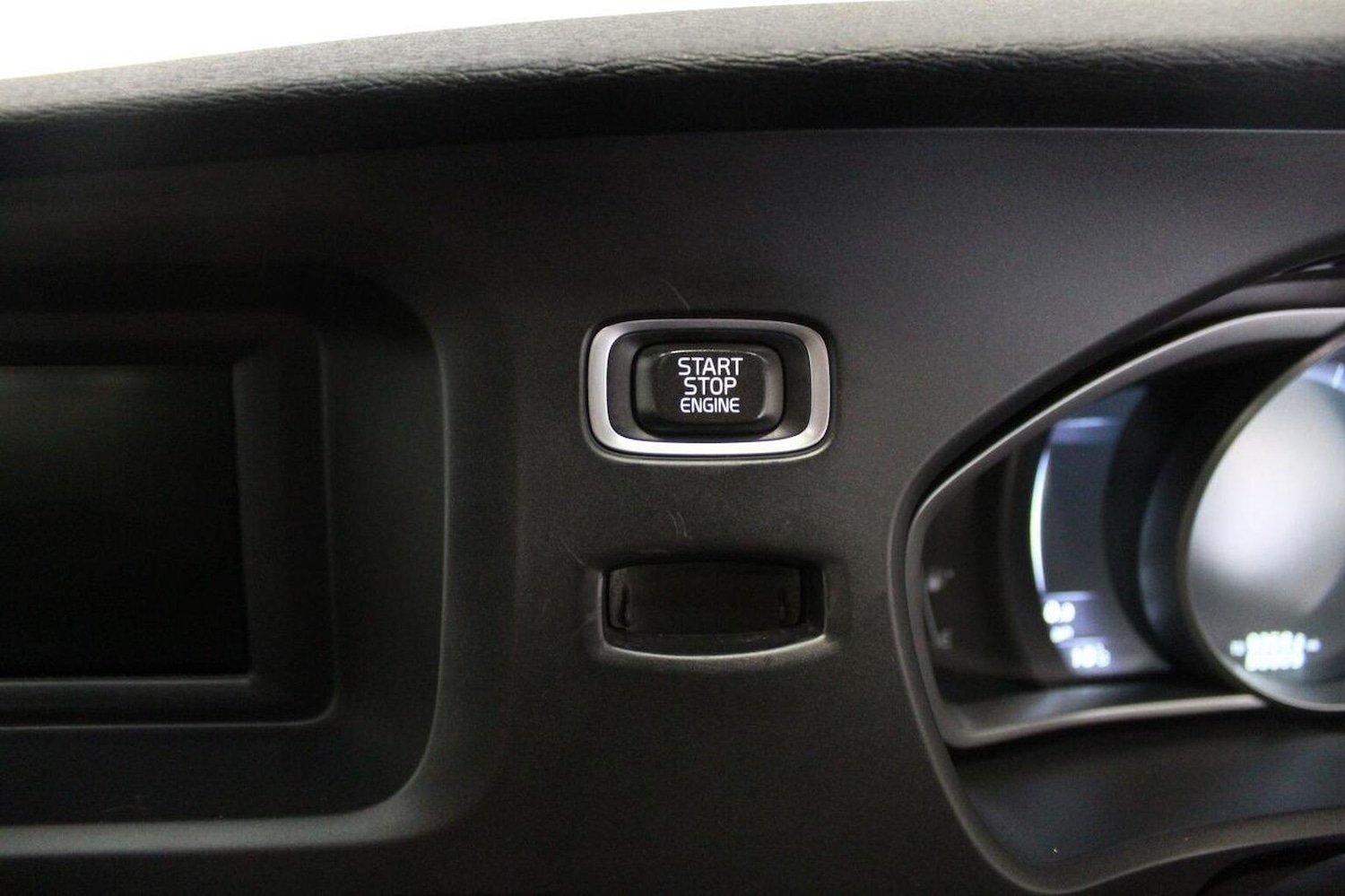 Used Volvo V40 2016 for sale - 78084394: Photo 39