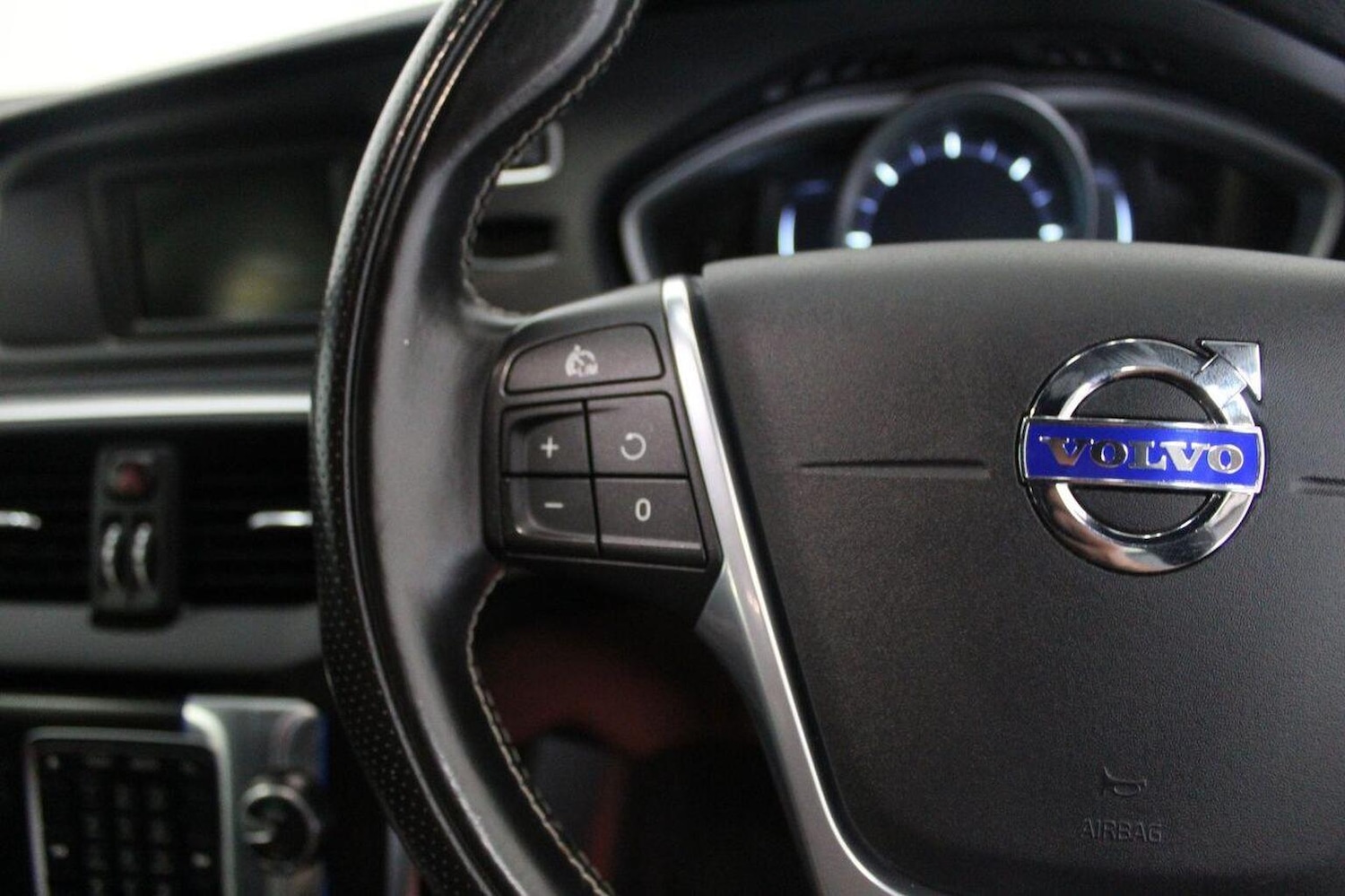 Used Volvo V40 2016 for sale - 78084394: Photo 41