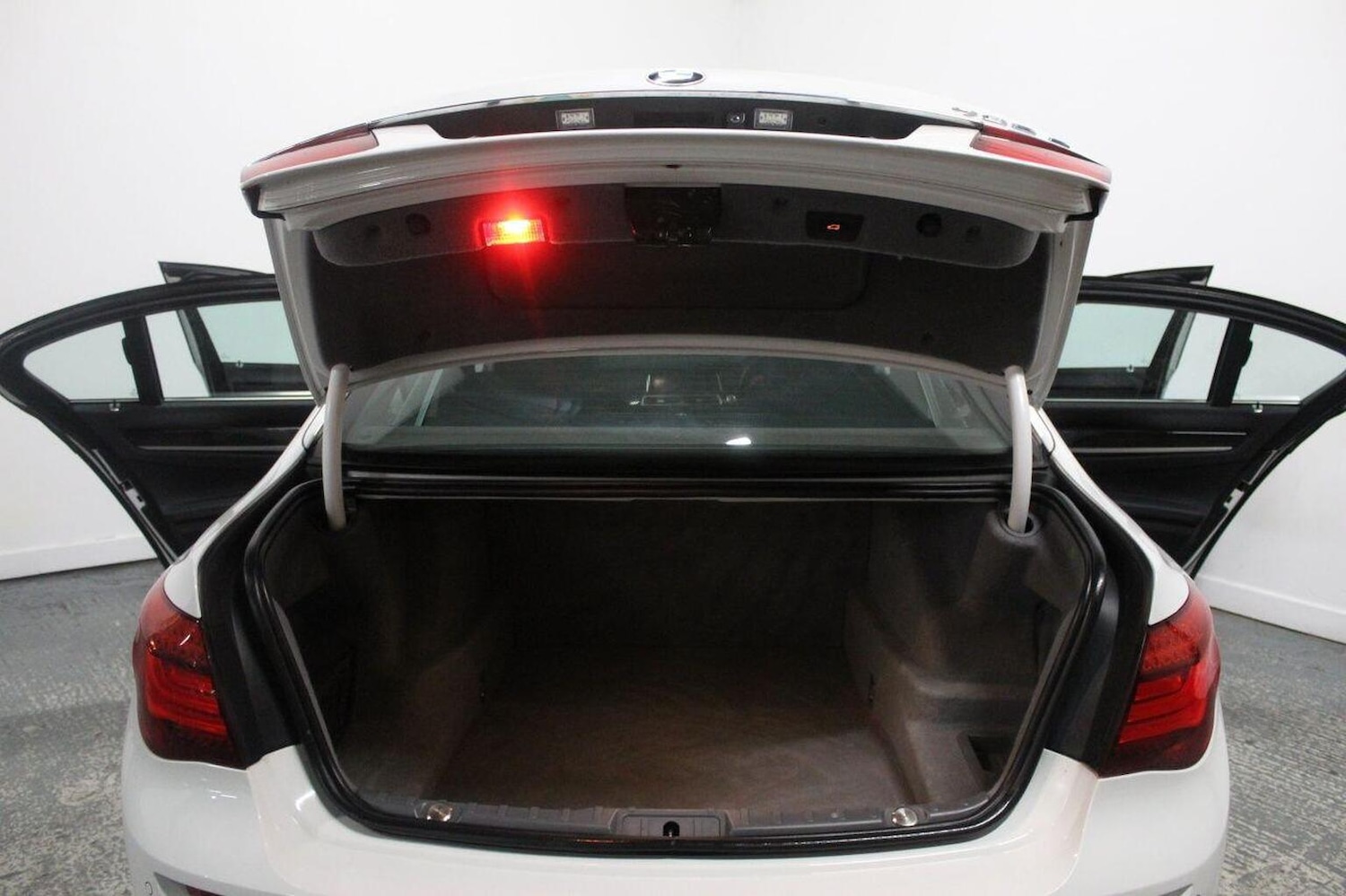 Used BMW 7 Series 2015 for sale - 76517798: Photo 24