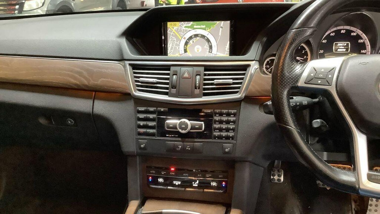 Used Mercedes-Benz E Class 2012 for sale - 76358149: Photo 16