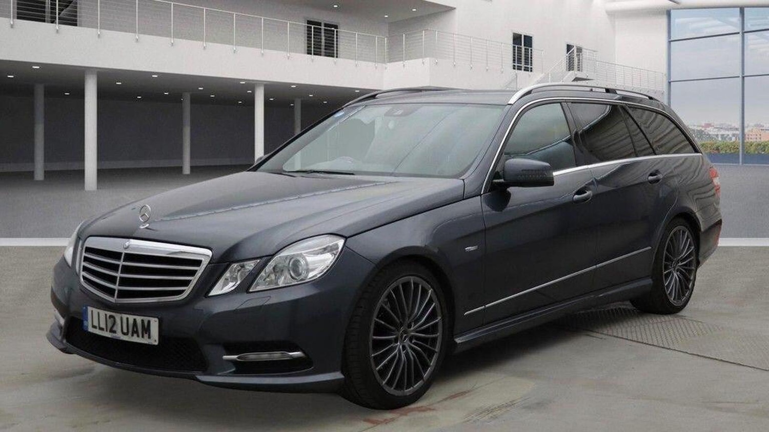 Used Mercedes-Benz E Class 2012 for sale - 76358149: Photo 2