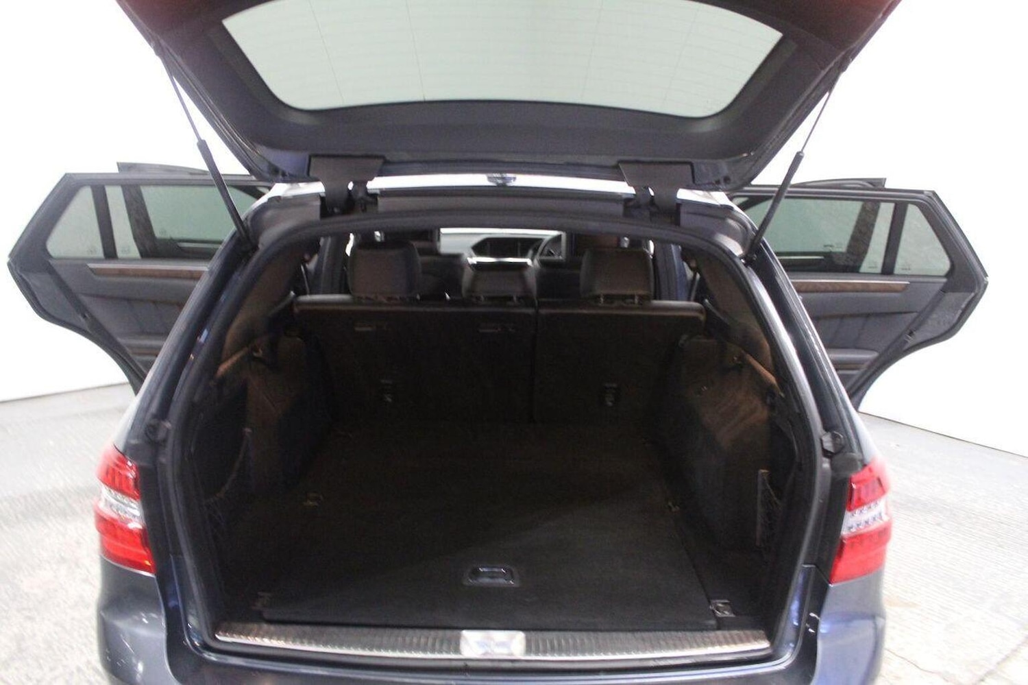 Used Mercedes-Benz E Class 2012 for sale - 76358149: Photo 24