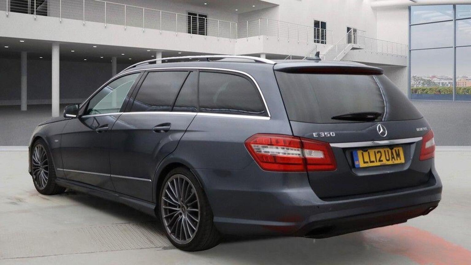 Used Mercedes-Benz E Class 2012 for sale - 76358149: Photo 4