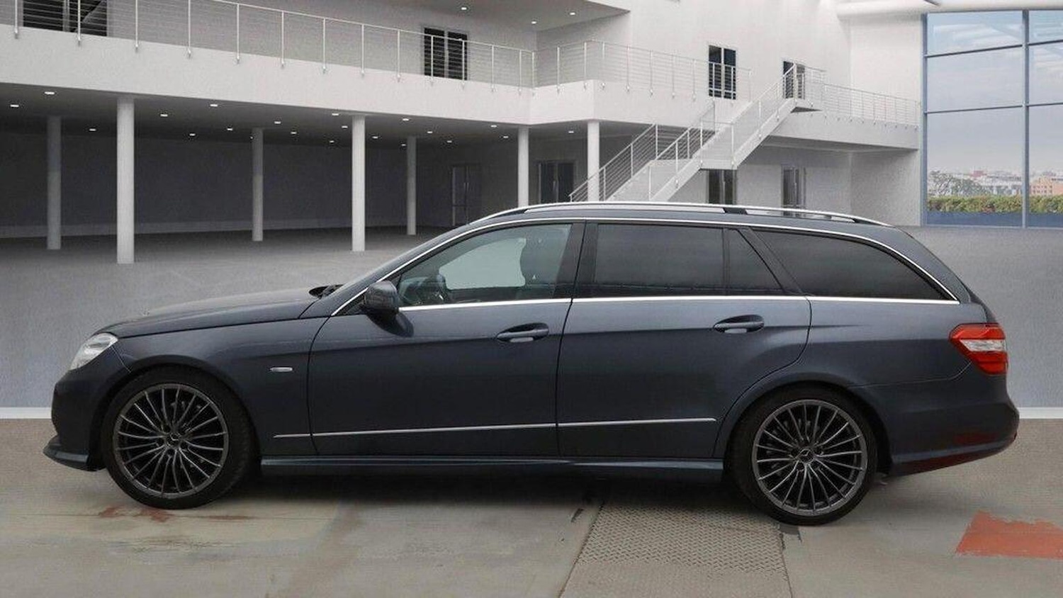 Used Mercedes-Benz E Class 2012 for sale - 76358149: Photo 7