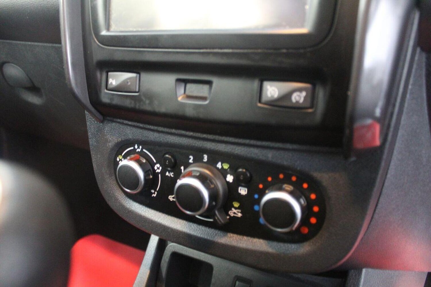 Used Dacia Duster 2018 for sale - 76186710: Photo 39