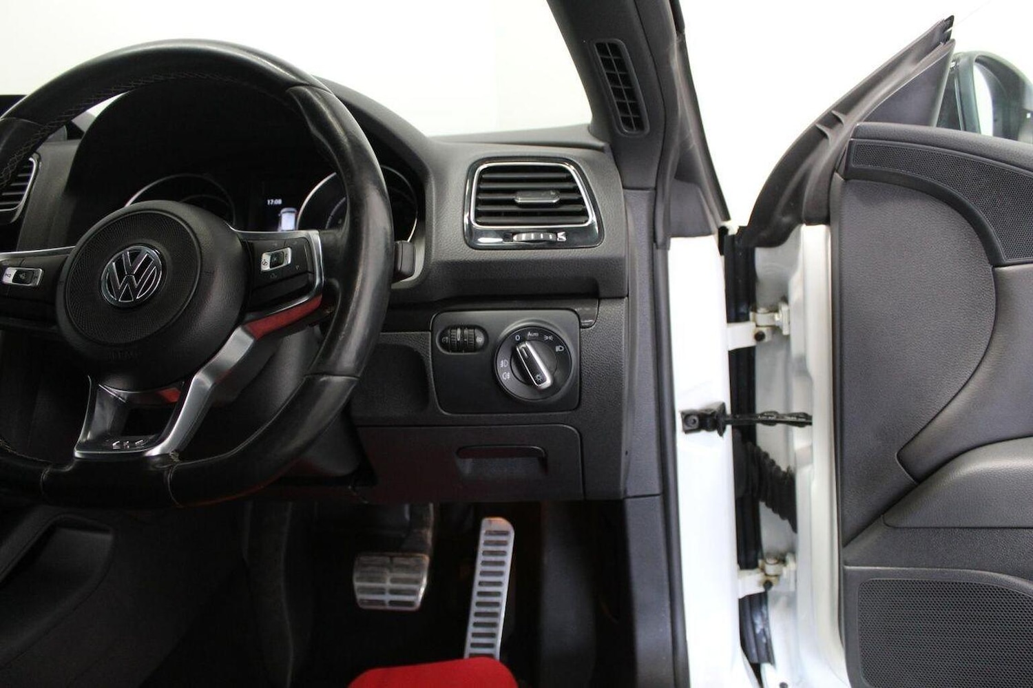 Used Volkswagen Scirocco 2017 for sale - 77096960: Photo 42