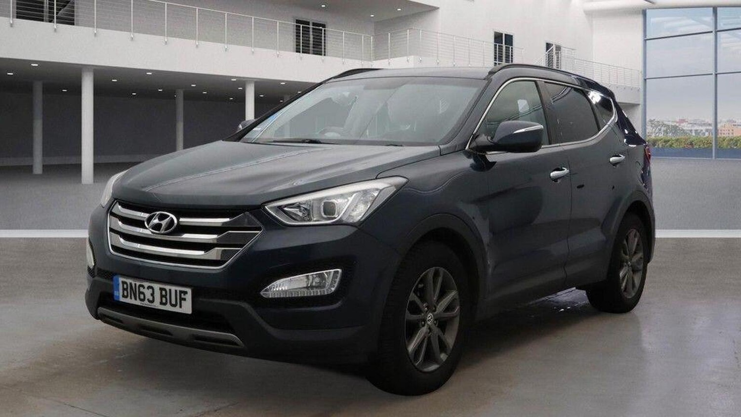 Used Hyundai Santa Fe 2013 for sale - 76904708: Photo 2