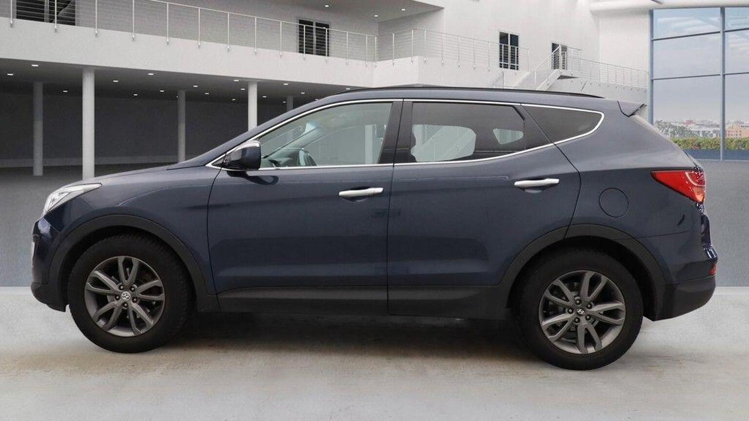 Used Hyundai Santa Fe 2013 for sale - 76904708: Photo 7